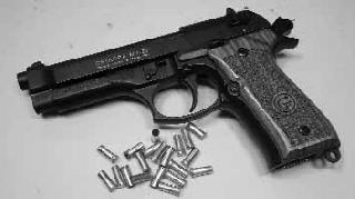 Above ...! 4819 arms licenses in the district! | अबब...! जिल्ह्यात ४८१९ शस्त्र परवाने!