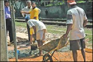 Reduce the width of the path to the BRT | बीआरटीसाठी पदपथाची रूंदी कमी करणार Reduce the width of the path to the BRT | बीआरटीसाठी पदपथाची रूंदी कमी करणार
