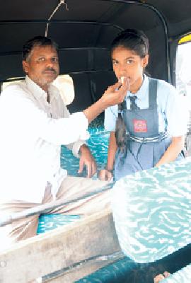 The books were frozen, but perseverance remained | पुस्तके भिजली, पण जिद्द कायम