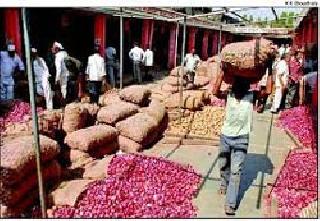 Discontent among businessmen | व्यापाऱ्यांमध्ये असंतोष Discontent among businessmen | व्यापाऱ्यांमध्ये असंतोष