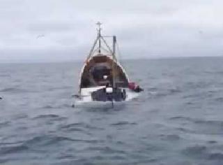 Drown in sea, 37 missing in Malaysia | समुद्रात नाव बुडून, मलेशियात ३७ बेपत्ता Drown in sea, 37 missing in Malaysia | समुद्रात नाव बुडून, मलेशियात ३७ बेपत्ता