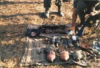 Explosives were seized in West Bengal | पश्चिम बंगालमध्ये स्फोटके जप्त Explosives were seized in West Bengal | पश्चिम बंगालमध्ये स्फोटके जप्त