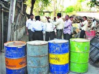 In the mausoleum crude garbage! | स्मशानातील रॉकेल गैरव्यवहाराच्या सरणावर !