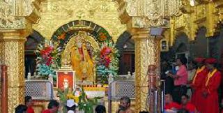 Baking pan bottles in sai temple | साई मंदिरात पाण्याच्या बाटल्यांनाही बंदी