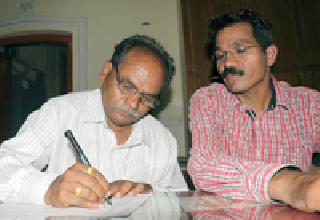 Thousands took a hundred bribe bribe | शंभरकरने घेतली एक हजाराची लाच