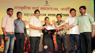 Skeet ... dramatics and rituals of rituals | स्कीट...नाट्याभिनय आणि पारितोषिकांची बरसात