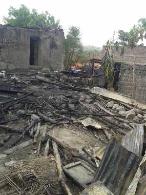 Five houses fire | पाच घरांना आग