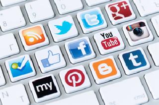 Pollution from social media | सोशल मीडियावरून धुळ्यात दगडफेक