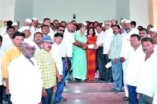 Abang Society will be elected as Chairman | अजंग सोसायटी सभापतिपदी बच्छाव