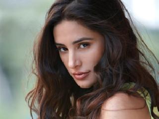 Nargis will snuggle an item for Salman | सलमानसाठी आयटम साँग करणार नर्गिस Nargis will snuggle an item for Salman | सलमानसाठी आयटम साँग करणार नर्गिस