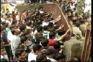 No entry on Campa Cola on second day! | कॅम्पा कोलामध्ये दुस:या दिवशीही नो एंट्री!