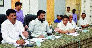 English schools took bushes | इंग्रजी शाळांची घेतली झाडाझडती