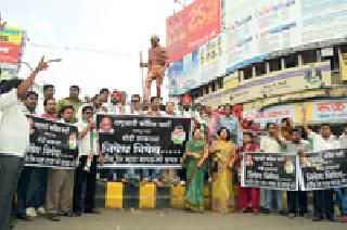 Rapid protests from the allotment to the railway haul | रेल्वे दरवाढीला सर्वस्तरातून तीव्र विरोध