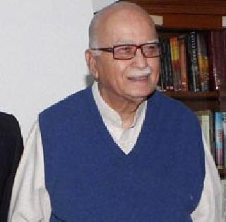 Advani deserves to be the President of the country - | आडवाणी देशाचे राष्ट्रपती बनण्यासाठी पात्र -गडकरी