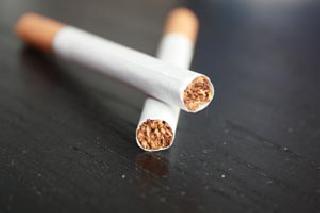 Cigarette companies fell | सिगारेट कंपन्यांचे शेअर्स घसरले