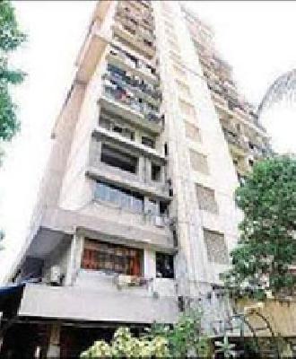 The unauthorized floors of CampaCola electricity, water broke | कॅम्पाकोलातील अनधिकृत मजल्यांचे वीज, पाणी तोडले