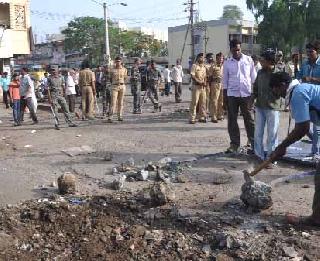 Encroach on the ground | अतिक्रमणे जमीनदोस्त