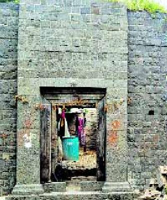 Housekeeping work | घरकुलांची कामे रखडली