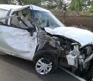 One killed in container shock; Three injured | कंटेनरच्या धडकेत एक ठार; तीन जखमी One killed in container shock; Three injured | कंटेनरच्या धडकेत एक ठार; तीन जखमी