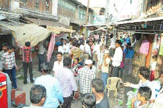 Hammer on encroachment in market area | बाजारचौकी परिसरात अतिक्रमणांवर हातोडा