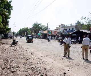 The transport police's 'Hirogiri' vehicle holders | वाहतुक पोलिसांची ‘हिरोगिरी’ वाहनाधारकांच्या मुळावर