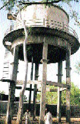 35 villages contaminated with water; There is no bleaching powder | ३५ गावांना दूषित पाणी; ब्लिचिंग पावडरच नाही