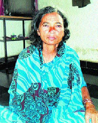 Trying to self-sacrifice before the Gram Panchayat | ग्रामपंचायतीसमोर आत्मदहनाचा प्रयत्न