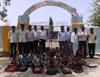 On the very first day, locked in school | पहिल्याच दिवशी शाळेला ठोकले कुलूप On the very first day, locked in school | पहिल्याच दिवशी शाळेला ठोकले कुलूप