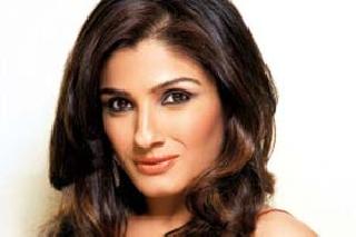 Raveena in place of music | संगीताच्या जागी रविना Raveena in place of music | संगीताच्या जागी रविना