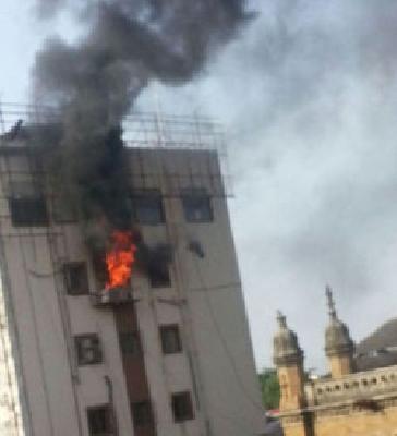 Fire at the CST station building | सीएसटी स्टेशनवरील इमारतीला आग