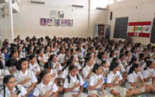 10 lakh out-of-school children in India | भारतात 10 लाख शाळाबाह्य मुले