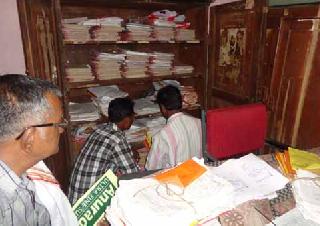 You find your paper | आपणच शोधा आपला कागद