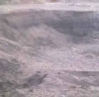 Minor mineral drift | गौण खनिजमाफियांचे धाबे दणाणले Minor mineral drift | गौण खनिजमाफियांचे धाबे दणाणले