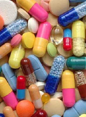 Stop the pharmaceutical dealers | औषधविक्रेत्यांचा बंद सुरूच