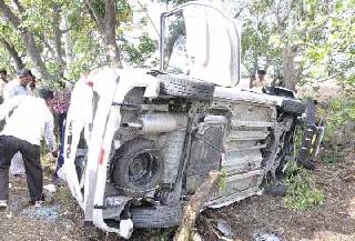 One killed, seven injured in accident | अपघातात एक ठार, सात जखमी