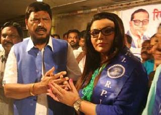 Rakhi Sawant's entry into the ripai | राखी सावंतचा रिपाइंमध्ये प्रवेश