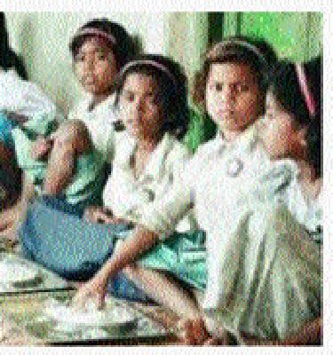 Nutrition closure stopped in 52 schools from 10 days | दहा दिवसांपासून ५२ शाळांत पोषण आहार बंद