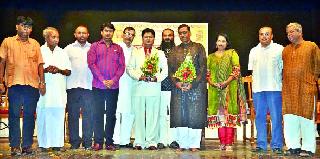 Kalidas celebrates the day in voice concerts | स्वरांच्या मैफलीत कालिदास दिन साजरा