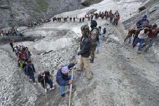 Start of peace with Amarnath Yatra | पवित्र अमरनाथ यात्रेस चोख बंदोबस्तात प्रारंभ