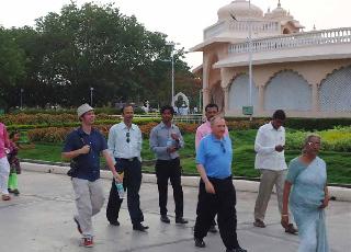 Visit Canada's Ananda Sagar to the team | कॅनडाच्या पथकाची आनंद सागरला भेट