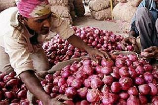 Chaknala onion kadadla; Rs 2500 per quintal | चाकणला कांदा कडाडला; प्रतिक्विंटलला 2500 रुपये Chaknala onion kadadla; Rs 2500 per quintal | चाकणला कांदा कडाडला; प्रतिक्विंटलला 2500 रुपये