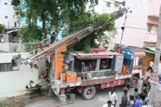 Boarvels at one place for the sanitaryhouses | स्वच्छतागृहांसाठी 1क्क् ठिकाणी बोअरवेल्स Boarvels at one place for the sanitaryhouses | स्वच्छतागृहांसाठी 1क्क् ठिकाणी बोअरवेल्स