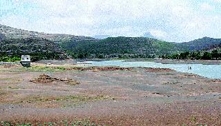 Water falls under water. | पड रं पाण्या पड पड पाण्या.