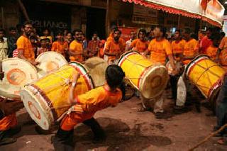 Rotating drum-cards sound | घुमू लागले ढोल-ताशांचे आवाज Rotating drum-cards sound | घुमू लागले ढोल-ताशांचे आवाज
