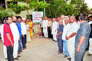 Road junction of Vijayashree Colony road from MLA fund | आमदार निधीतून विजयश्री कॉलनीतील रस्त्याचे डांबरीकरण