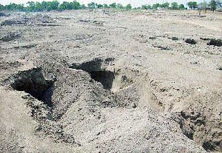 Draupum in the river bed | नदीपात्रातील वाळूपट्टे झाले सामसूम