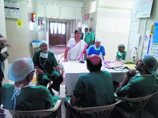 On the face of burns, they saw new sharpness | जळीतांच्या चेहऱ्यावर त्यांनी पाहिले नवे तेज