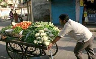 Chaparwala rehabilitation reform pattern in the state? | फेरीवाला पुनर्वसनाचा पुणो पॅटर्न राज्यभर? Chaparwala rehabilitation reform pattern in the state? | फेरीवाला पुनर्वसनाचा पुणो पॅटर्न राज्यभर?