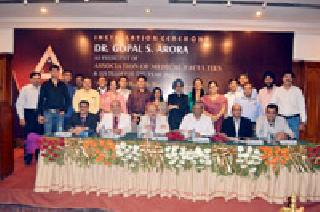 Humanity's edge is needed by Doctor-Ru Gun | डॉक्टर-रु ग्ण यांच्यात हवी मानवतेची किनार