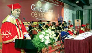 Growth with the number of colleges | महाविद्यालयांच्या संख्येसोबत दर्जा वाढावा